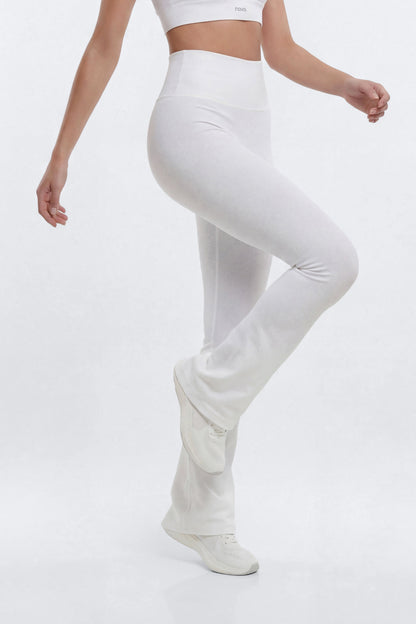 https://cdn.shopify.com/s/files/1/0293/9277/files/02-19-26_S3_PM_15_B12503SP1309_BrightWhite_JG_AA_18-29-50_42371-6_ES_ES_ES_JA_CM.jpg?v=1773427373