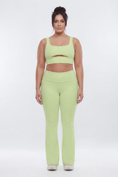 https://cdn.shopify.com/s/files/1/0293/9277/files/02-19-26_S3_PM_29_B125SP0502_Pistachio_JG_AA_19-35-56_42518-5_EH_ES_ES_CM_JA_ES_PLUS_JA.jpg?v=1777071534&with=400&height=600