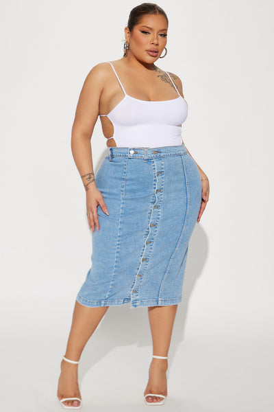 https://cdn.shopify.com/s/files/1/0293/9277/products/02-20-23Studio4_KP_AC_15-27-02_63_V4104L_LightWash_19632_PLUS_MR.jpg?v=1741904412&with=400&height=600