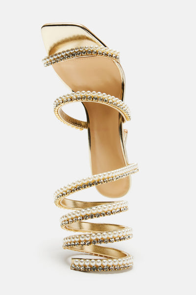 https://cdn.shopify.com/s/files/1/0293/9277/files/02-20-24_S10_6_NARS22_Gold_P_CXB_09-32-13_5223_CM_ES.jpg?v=1720741520&with=400&height=600