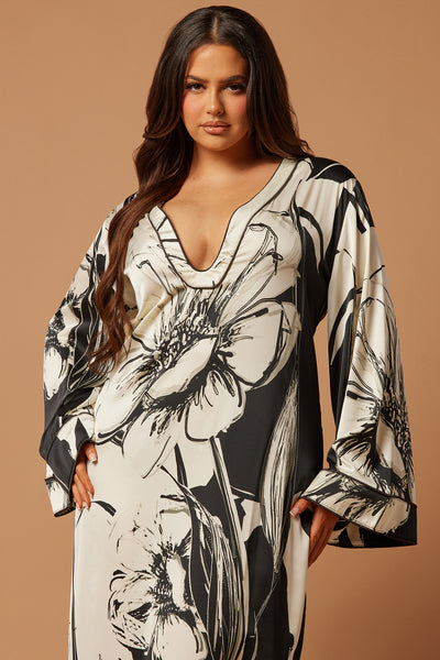 https://cdn.shopify.com/s/files/1/0293/9277/files/02-20-24_S5_22_C02913_BlackWhite_P_KT_IM_11-31-34_PLUS_45994_PXF.jpg?v=1708979745&with=400&height=600