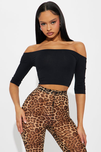https://cdn.shopify.com/s/files/1/0293/9277/files/02-20-25_S2_33_KKDT4081311_Black_KJ_RL_13-26-51_4804_PXF.jpg?v=1740419683