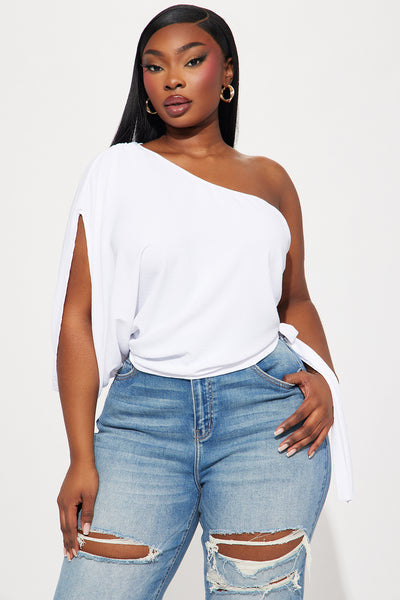 https://cdn.shopify.com/s/files/1/0293/9277/files/02-21-24_S6_37_T22491MVV_White_KS_IM_14-02-29_PLUS_101849_PXF.jpg?v=1708790402&with=400&height=600