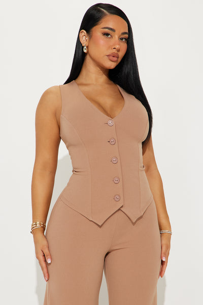 https://cdn.shopify.com/s/files/1/0293/9277/files/02-22-25_S3_49_NAB308151_Mocha_KJ_AP_12-11-07_8306_PXF.jpg?v=1740510107&with=400&height=600