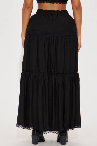 https://cdn.shopify.com/s/files/1/0293/9277/files/02-24-24_S6_25_J4N0606CFN_Black_RM_SS_13-21-35_32608_PXF.jpg?v=1740783052&with=400&height=600