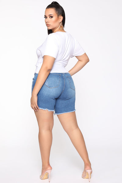 https://cdn.shopify.com/s/files/1/0293/9277/products/02-26-20_Studio_2_Night_BR_RD_19-54-36_52__S226068_MediumBlueWash_PLUS__8_JK.jpg?v=1583261303&with=400&height=600