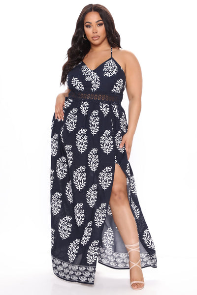 https://cdn.shopify.com/s/files/1/0293/9277/products/02-26-21Studio3_MS_JH_12-09-38_60_MA8116_Navy_0533_PLUS_KL.jpg?v=1629401931&with=400&height=600