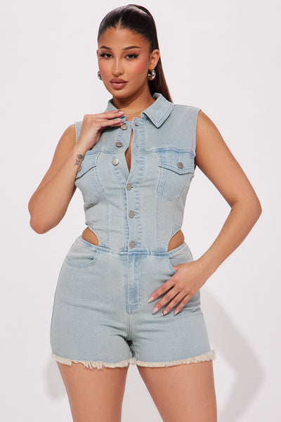 https://cdn.shopify.com/s/files/1/0293/9277/files/02-26-24_S6_45_30AL03A_LightWash_RD_PC_13-54-59_104114_PXF.jpg?v=1710284500&with=400&height=600