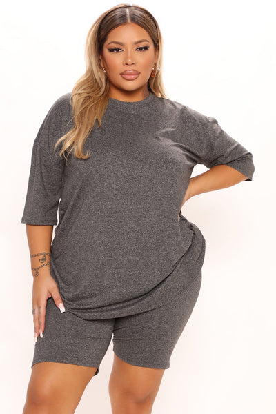 https://cdn.shopify.com/s/files/1/0293/9277/products/02-28-22Studio1_MS_AC_14-07-00_46_ST1790_Charcoal_6859_PLUS_EH.jpg?v=1717605387&with=400&height=600