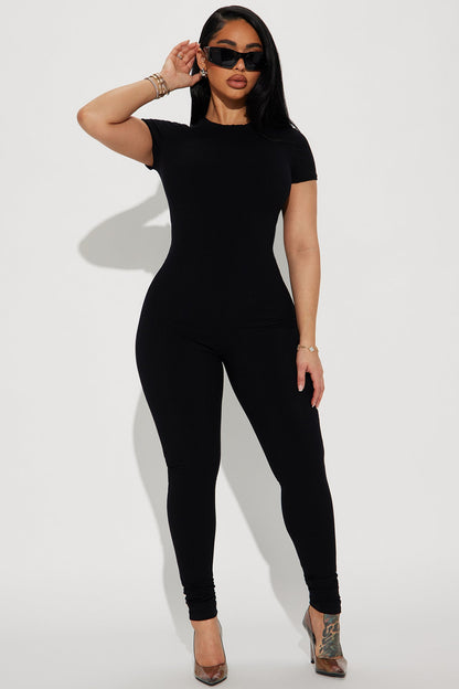 https://cdn.shopify.com/s/files/1/0293/9277/files/03-01-24_S1_40_ZDJ2458_Black_CB_SS_13-46-37_30647_PXF.jpg?v=1709659787