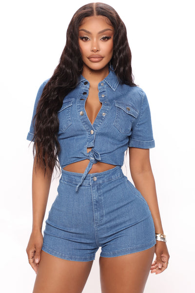 https://cdn.shopify.com/s/files/1/0293/9277/products/03-03-22Studio4_CE_KG_13-48-40_26_IP7996_MediumWash_4372_EH.jpg?v=1646701550&with=400&height=600
