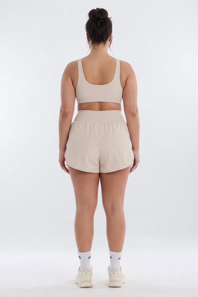 https://cdn.shopify.com/s/files/1/0293/9277/files/03-04-26_S6_PM_13_B125SB1306_OatMilk_JG_NL_18-15-57_9151-2_EH_EH_ES_ES_JA_ES_PLUS.jpg?v=1777321517&with=400&height=600