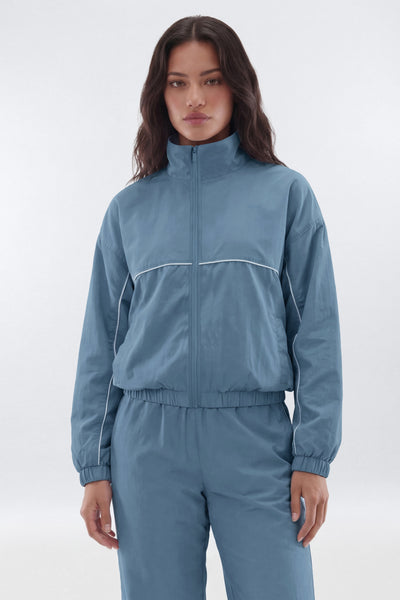 https://cdn.shopify.com/s/files/1/0293/9277/files/03-04-26_S6_PM_33_B12504SP1308_SoftIndigo_JG_NL_20-29-32_9585-5_ES_ES_ES_SG_SG_JA.jpg?v=1776112726&with=400&height=600