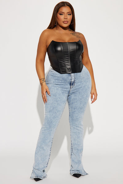 https://cdn.shopify.com/s/files/1/0293/9277/products/03-16-23Studio4_RM_JH_11-52-08_30_FN24341_AcidWashDenim_0417_PLUS_JB.jpg?v=1750872712&with=400&height=600