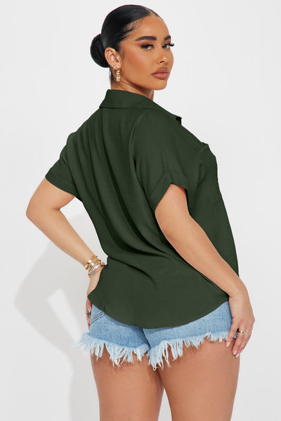 https://cdn.shopify.com/s/files/1/0293/9277/files/03-21-23Studio1_KF_CG_14-23-22_46_TT2082_Sand_19044_EH_KP_Olive.jpg?v=1743028473&with=400&height=600