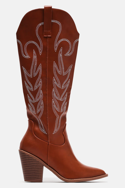 https://cdn.shopify.com/s/files/1/0293/9277/files/03-21-24_S15_99_CATTLE9_Tan_CZ_13-39-46__16135_CM_ES.jpg?v=1721433935