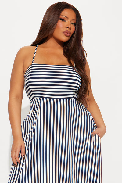 https://cdn.shopify.com/s/files/1/0293/9277/files/03-22-25_S4_32_M058T760_Navy_KJ_SS_11-37-25_PLUS_2407_PXF.jpg?v=1742856011&with=400&height=600