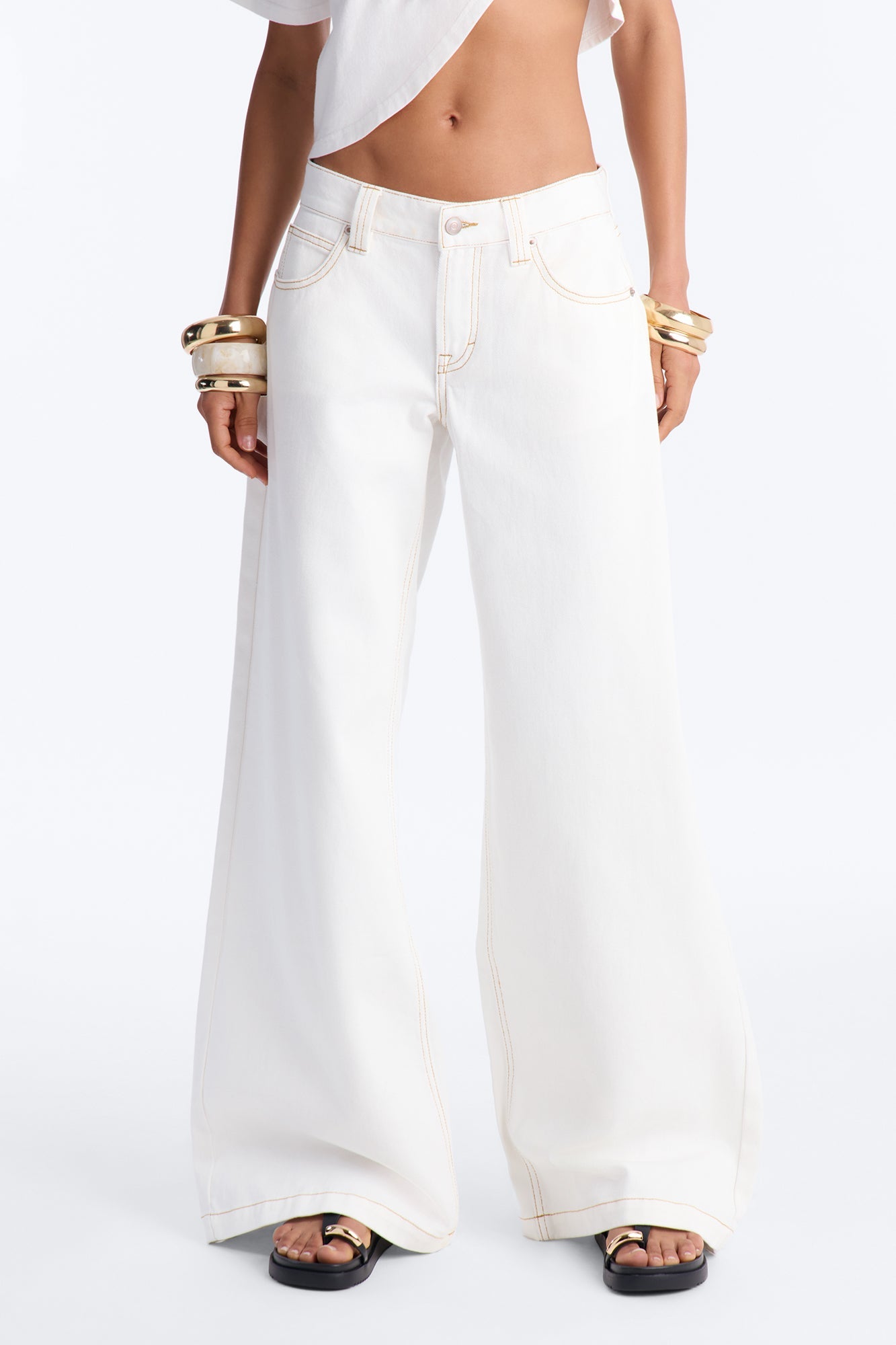 https://cdn.shopify.com/s/files/1/0293/9277/files/03-23-26_S1_3_B325JN3819_White_TK_PC_10-28-53_30881_PXF.jpg?v=1775069102