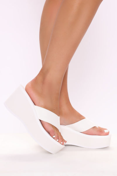 https://cdn.shopify.com/s/files/1/0293/9277/products/03-24-21Studio4_RT_11-25-15_35_HEAT01_White_P_4898_WG.jpg?v=1616629075&with=400&height=600