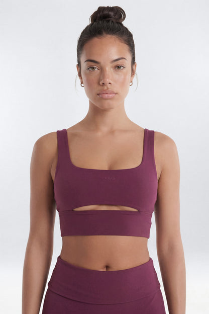 https://cdn.shopify.com/s/files/1/0293/9277/files/03-25-26_S9_PM_2_B12503SB0502_Merlot_JG_IM_16-45-02_34591-4_EH_ES_ES_JA.jpg?v=1776104779