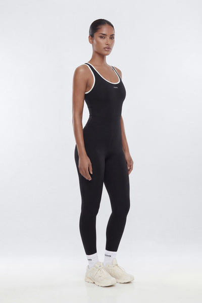 https://cdn.shopify.com/s/files/1/0293/9277/files/03-25-26_S9_PM_36_B125SJ1303_Black_JG_IM_20-11-02_1164-7_ES_ES_ES_VV_JA.jpg?v=1776722099&with=400&height=600