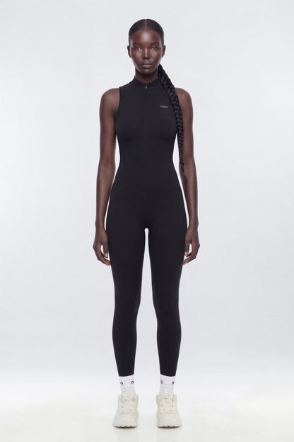 https://cdn.shopify.com/s/files/1/0293/9277/files/03-25-26_S9_PM_41_B125SJ1304_Black_JG_IM_20-30-58_1294-1_ES_ES_ES_SG_JA.jpg?v=1776103945