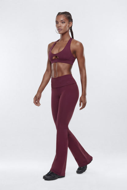 https://cdn.shopify.com/s/files/1/0293/9277/files/03-25-26_S9_PM_9_B12503SB0501_Merlot_JG_IM_17-42-12_34603-7_ES_ES_ES_SG_JA.jpg?v=1776121882