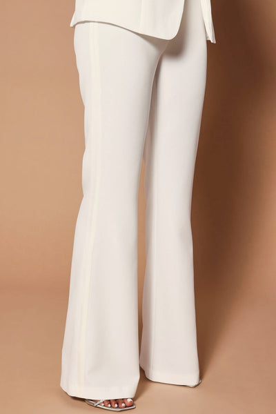 https://cdn.shopify.com/s/files/1/0293/9277/products/03-28-23Studio9_TH_IM_10-24-18_4_FNZDF02S0001_Ivory_17772_DQ.jpg?v=1681141768&with=400&height=600