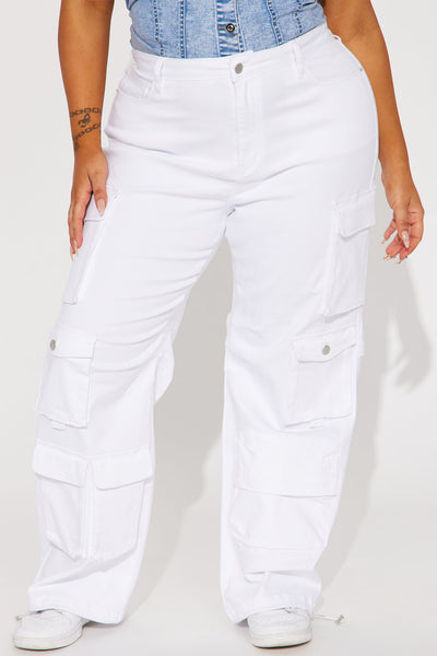 https://cdn.shopify.com/s/files/1/0293/9277/products/03-30-23Studio4_KS_IM_11-41-20_28_FN22P63623_White_12122_PLUS_DG.jpg?v=1680571829&with=400&height=600
