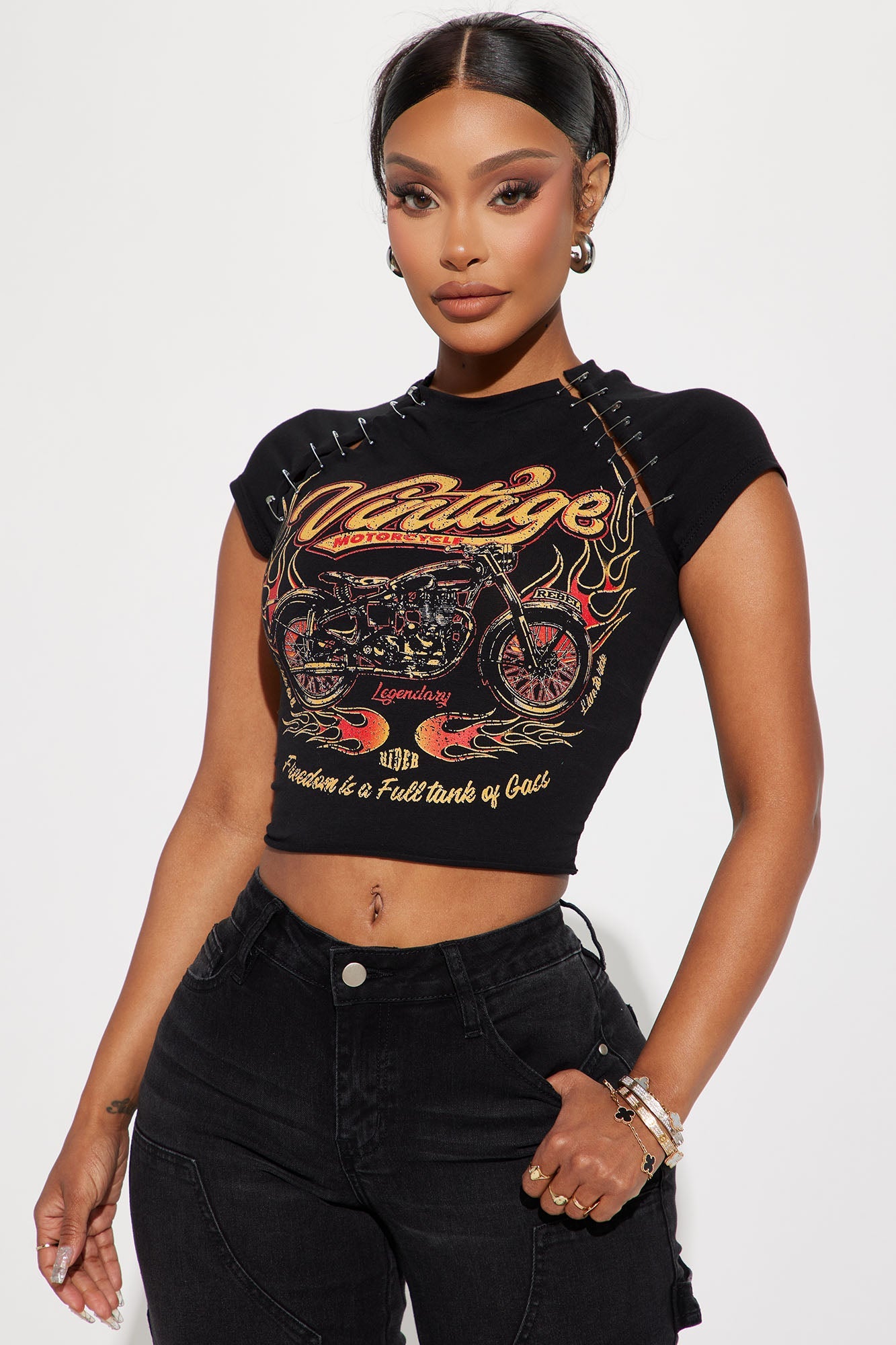 https://cdn.shopify.com/s/files/1/0293/9277/products/03-31-23Studio2_CE_RL_13-45-24_10_T295021_Black_12349_JB.jpg?v=1680561421