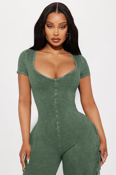 https://cdn.shopify.com/s/files/1/0293/9277/files/04-01-24_S2_8_EJ3488N_Mocha_P_KJ_RL_15-02-13_10329_CM_JA_Olive.jpg?v=1753133067&with=400&height=600
