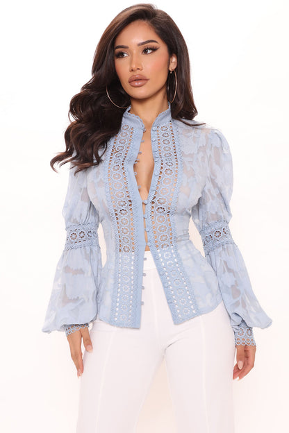 https://cdn.shopify.com/s/files/1/0293/9277/products/04-04-22Studio2_CE_KP_14-19-39_67_ET1959FN_Blue_2475_KL.jpg?v=1649352817