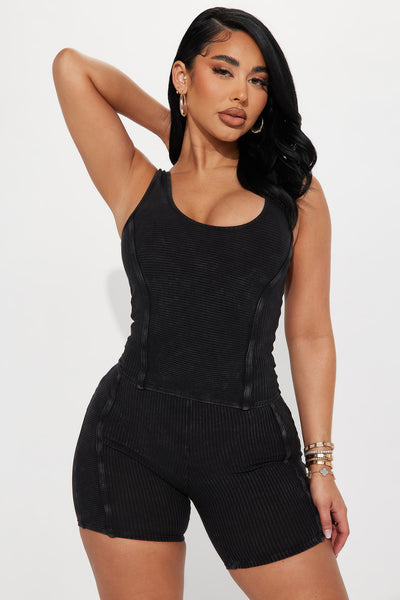 https://cdn.shopify.com/s/files/1/0293/9277/products/04-06-23Studio5_TH_SS_10-03-18_4_TP4317_Black_8631_DG.jpg?v=1697154905&with=400&height=600