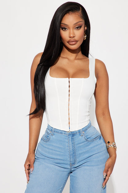 https://cdn.shopify.com/s/files/1/0293/9277/products/04-07-23Studio2_KJ_RL_14-32-26_18_CH5092_White_P_14149_DG.jpg?v=1681405997