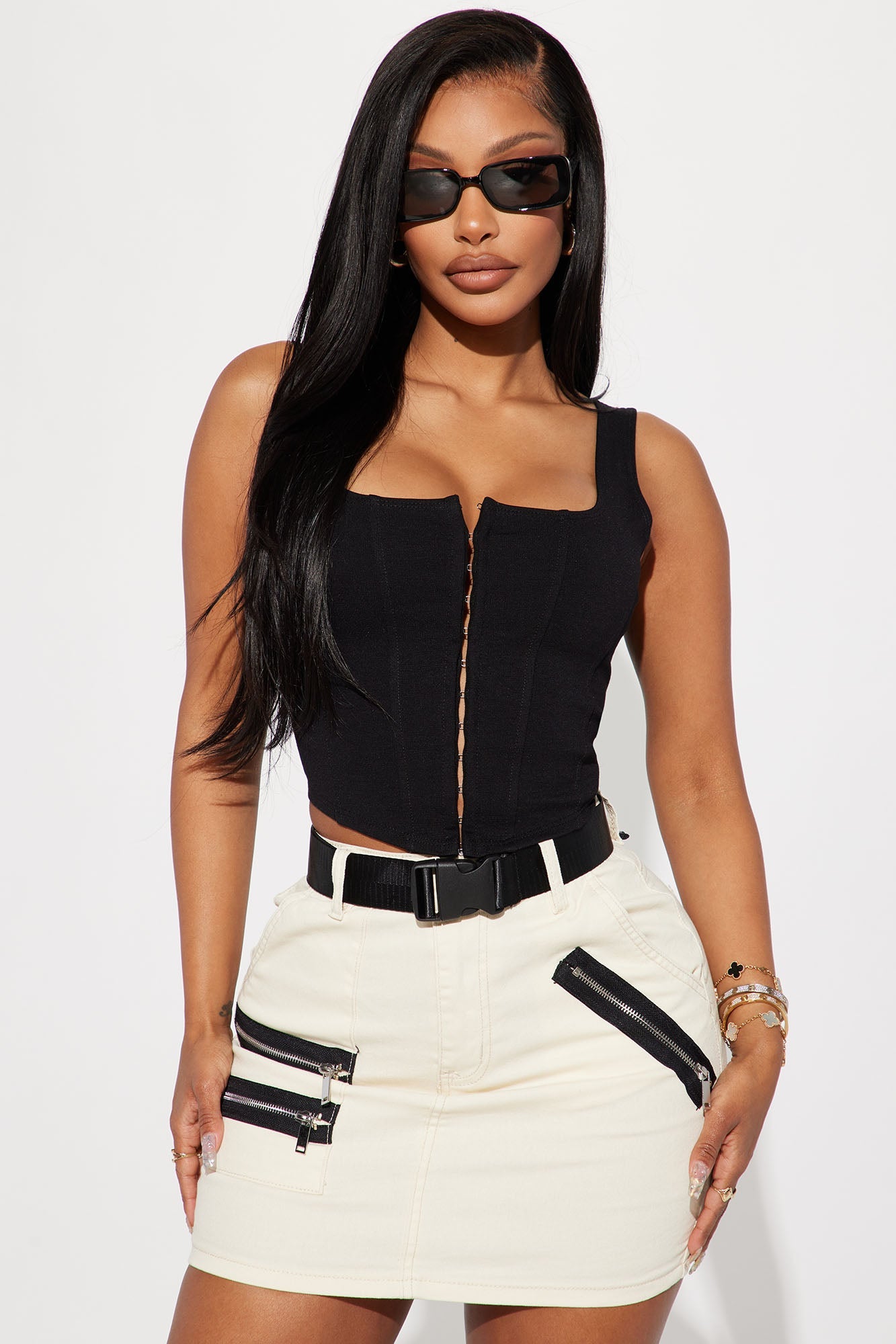https://cdn.shopify.com/s/files/1/0293/9277/products/04-07-23Studio2_KJ_RL_14-55-23_28_CH5092_Black_P_14236_DG.jpg?v=1681412681