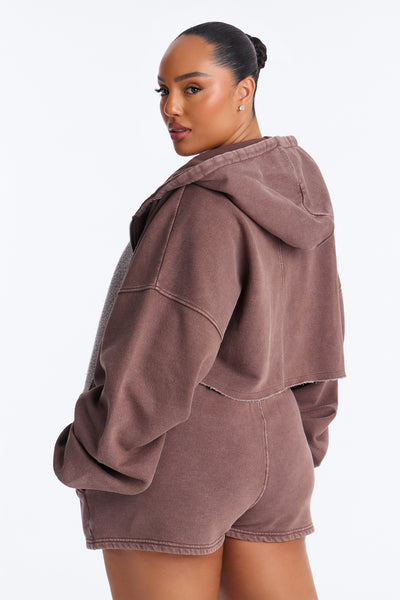 https://cdn.shopify.com/s/files/1/0293/9277/files/04-09-26_S8_PM_32_B225MS4205_Chocolate_JG_EO_19-44-10_PLUS_0971_PXF.jpg?v=1776283180&with=400&height=600
