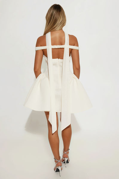 https://cdn.shopify.com/s/files/1/0293/9277/files/04-10-25_S5_64_KNHD4112701_Cream_JG_AP_15-08-17_8787_WG-Vita_BH_JA.jpg?v=1762803088&with=400&height=600