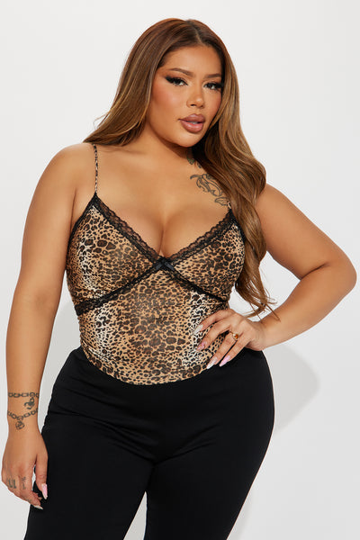 https://cdn.shopify.com/s/files/1/0293/9277/files/04-11-24_S4_20_T6998FN_Leopard_BN_SS_11-39-33_PLUS_82492_PXF.jpg?v=1724262333&with=400&height=600