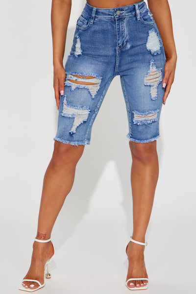 https://cdn.shopify.com/s/files/1/0293/9277/products/04-14-23Studio4_CB_PC_10-34-03_12_FN32989_MediumWash_P_18091_CM.jpg?v=1750873224&with=400&height=600