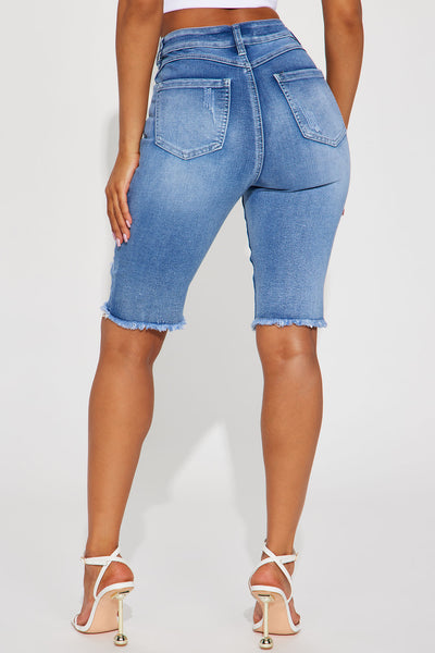 https://cdn.shopify.com/s/files/1/0293/9277/products/04-14-23Studio4_CB_PC_10-34-46_12_FN32989_MediumWash_P_18093_CM.jpg?v=1750873224&with=400&height=600