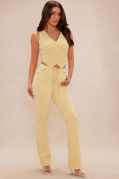 https://cdn.shopify.com/s/files/1/0293/9277/files/04-14-25_S5_13_KCSP4100201_Yellow_CC_KJ_IM_11-17-01_60744_CM_KP.jpg?v=1745526158&with=400&height=600