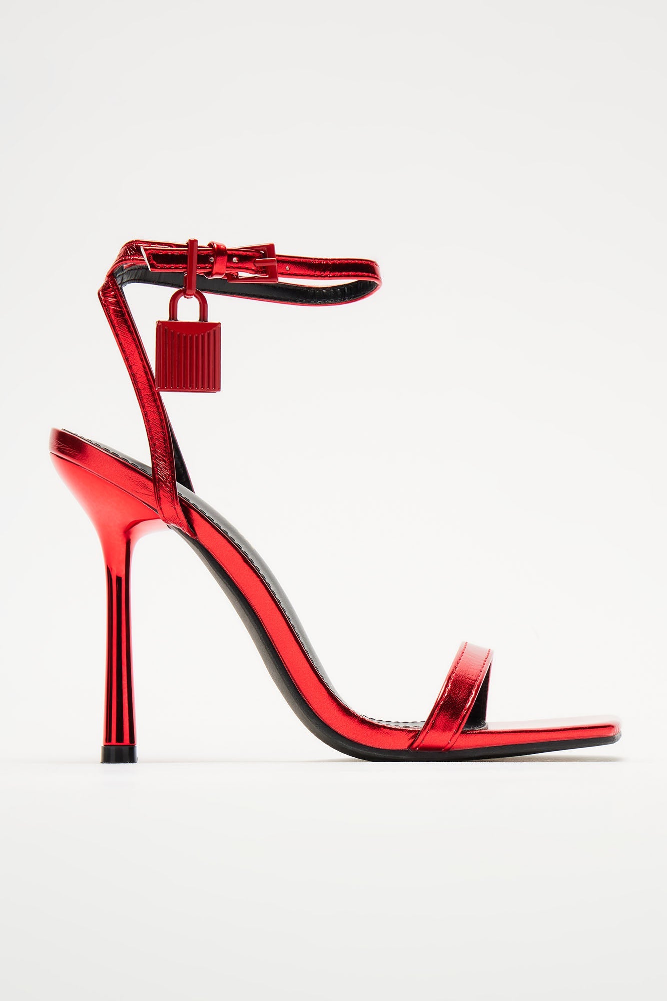 https://cdn.shopify.com/s/files/1/0293/9277/files/04-16-24_S10_13_NARALA29_Red_CXB_10-52-35_10964_ES.jpg?v=1769187237