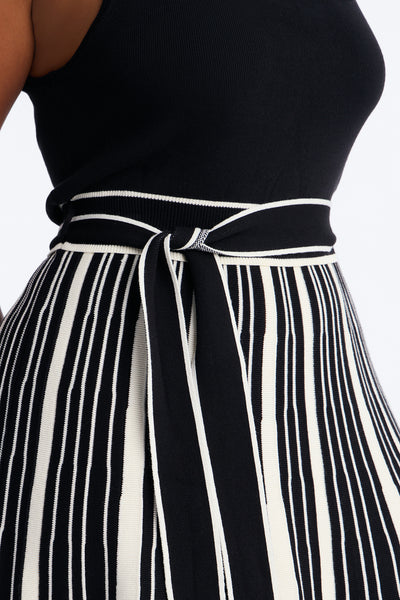 https://cdn.shopify.com/s/files/1/0293/9277/files/04-16-26_S7_22_HF27A001_BlackWhite_LB_NL_14-18-32_PLUS_2522_PXF.jpg?v=1776795584&with=400&height=600