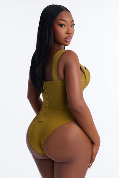 https://cdn.shopify.com/s/files/1/0293/9277/files/04-17-26_S6_4_KDXR4032201_Olive_TK_PC_10-49-48_PLUS_1644_CM_CM.jpg?v=1776871687&with=400&height=600
