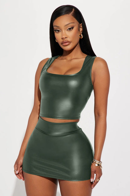 https://cdn.shopify.com/s/files/1/0293/9277/files/04-19-23Studio2_KJ_RL_14-21-16_33_JK15793_Black_P_17263_SG_KP_Emerald_CC.jpg?v=1767037615