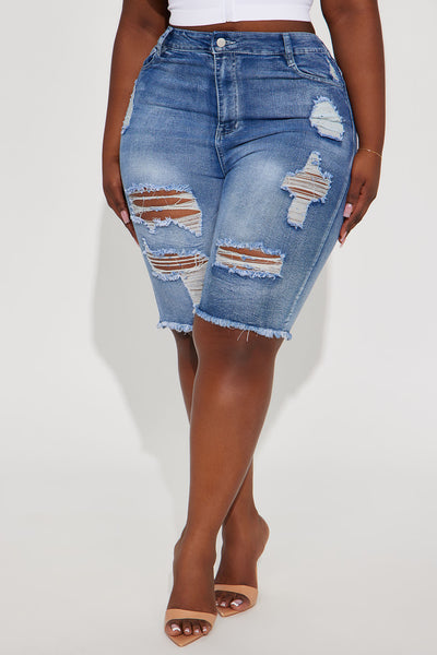 https://cdn.shopify.com/s/files/1/0293/9277/products/04-19-23Studio7_CB_SA_13-24-34_28_FN32989_MediumWash_R_1363_PLUS_JB.jpg?v=1750873224&with=400&height=600