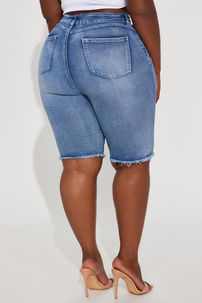 https://cdn.shopify.com/s/files/1/0293/9277/files/04-19-23Studio7_CB_SA_13-25-18_28_FN32989_MediumWash_R_1366_PLUS_JB.jpg?v=1750873224&with=400&height=600