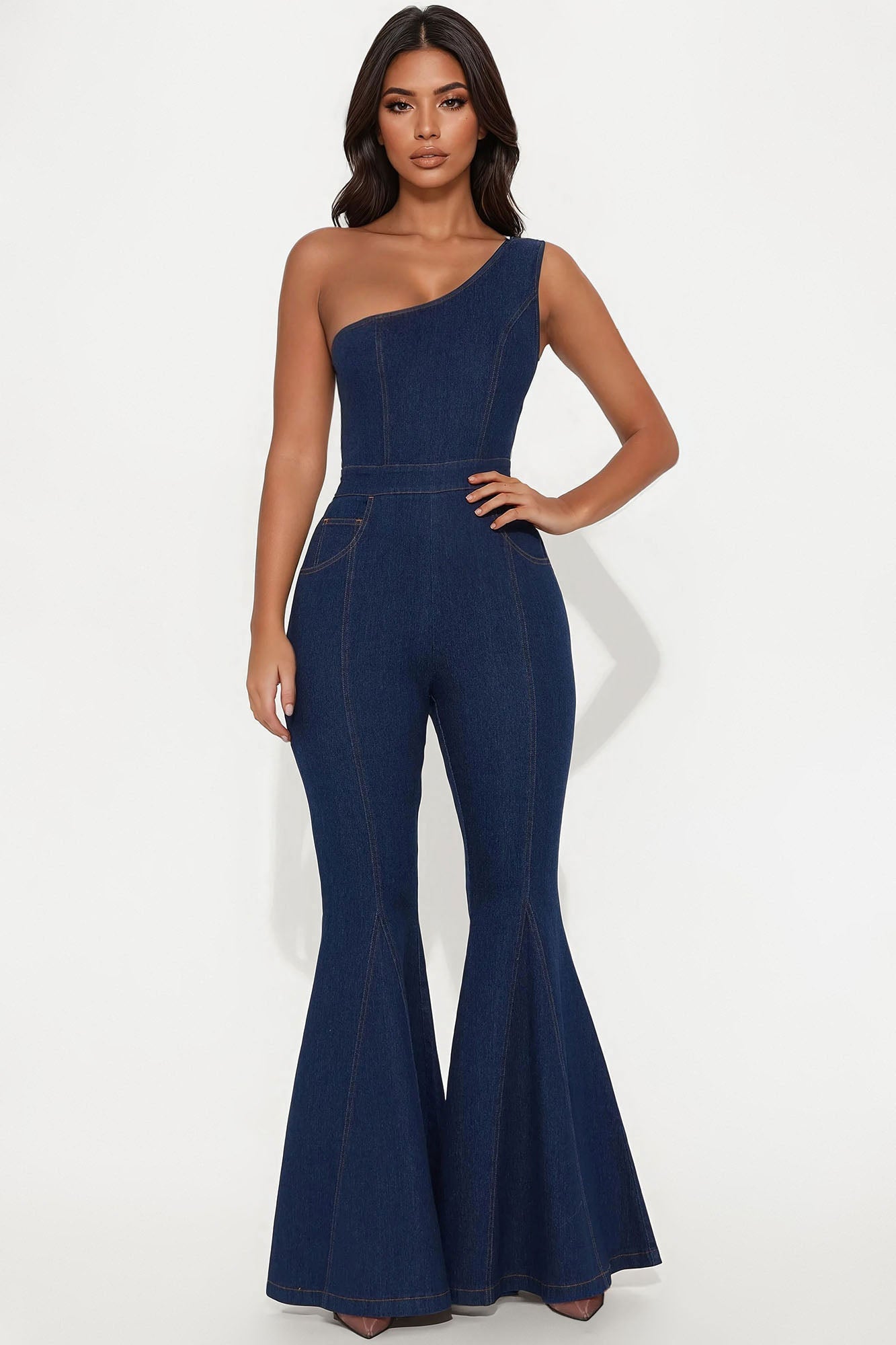 https://cdn.shopify.com/s/files/1/0293/9277/files/04-22-25_S6_48_FN6140FLCF_DarkWash_CZ_AS_13-44-03_67854_MH-Amira_ES_ES_SG_MH.jpg?v=1746231398