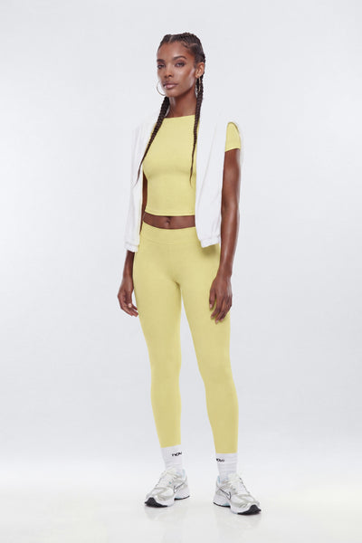 https://cdn.shopify.com/s/files/1/0293/9277/files/04-23-26_S9_24_B12503SP1207_Yellow_CXB_IM_10-48-26_39369-1_EH_ES_JA_f991d7f7-be6e-45bb-8592-13680f769345.jpg?v=1778512446&with=400&height=600