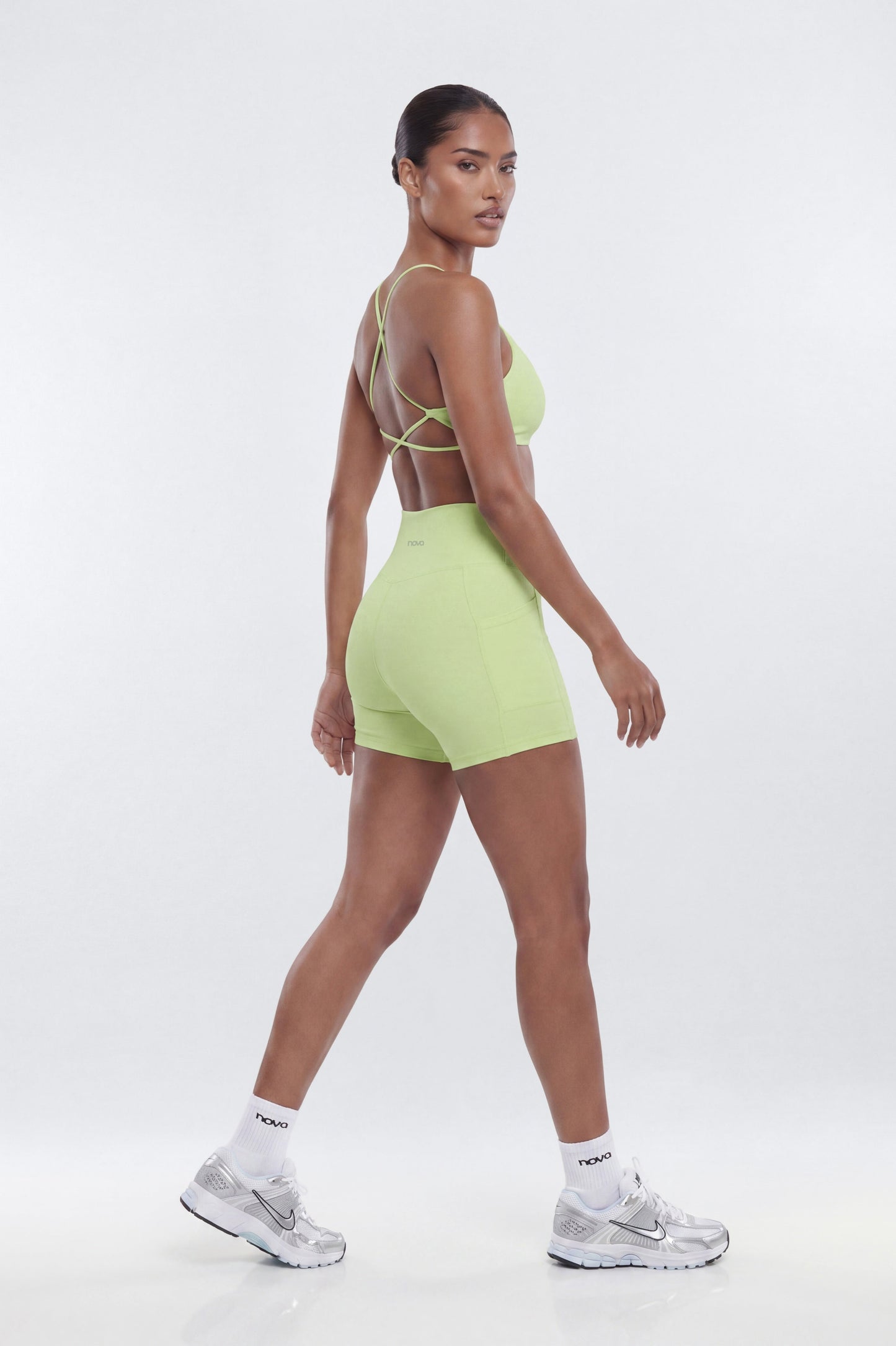 https://cdn.shopify.com/s/files/1/0293/9277/files/04-23-26_S9_5_B12504SB1201_Pistachio_CXB_IM_09-03-14_39221-3_EH_ES_JA.jpg?v=1778517301